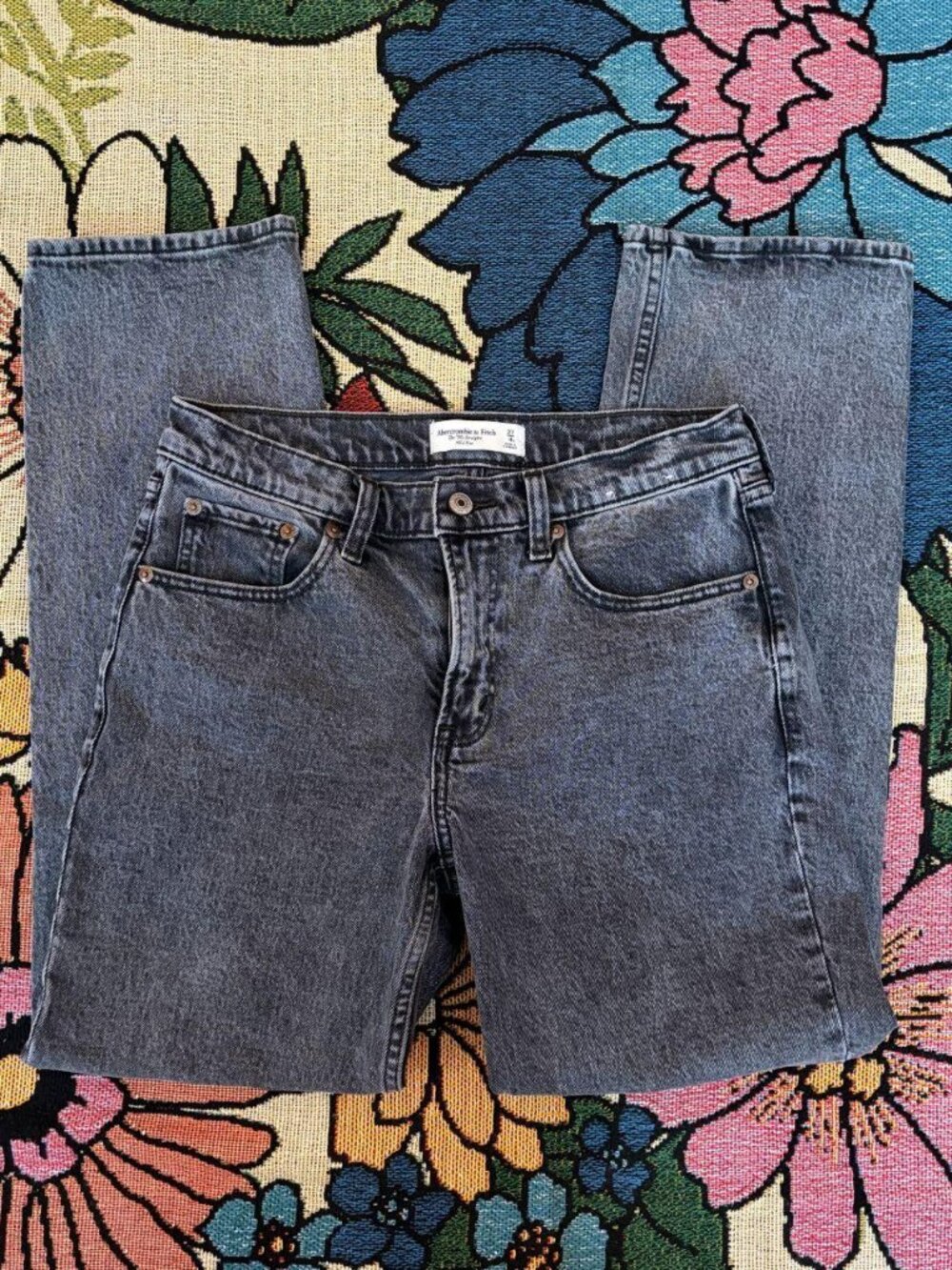 Abercrombie & Fitch Faded Black High Rise 90s Straight Jeans 27